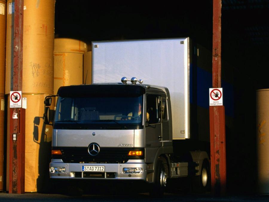  Mercedes-Benz Atego 1323 1998 года  (фото 2 из 6)